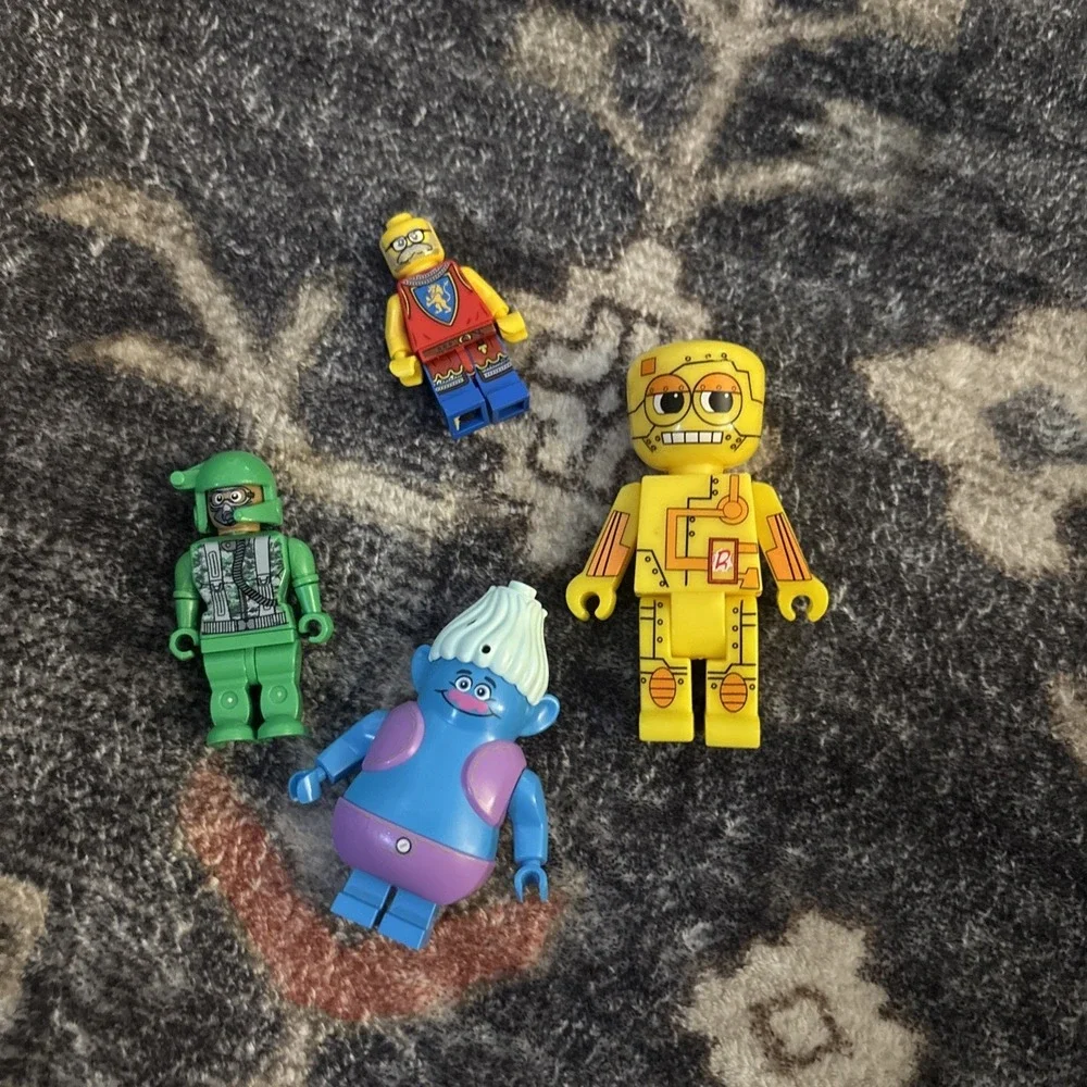 Misc Lot Of 4 Lego - Like Minifigures